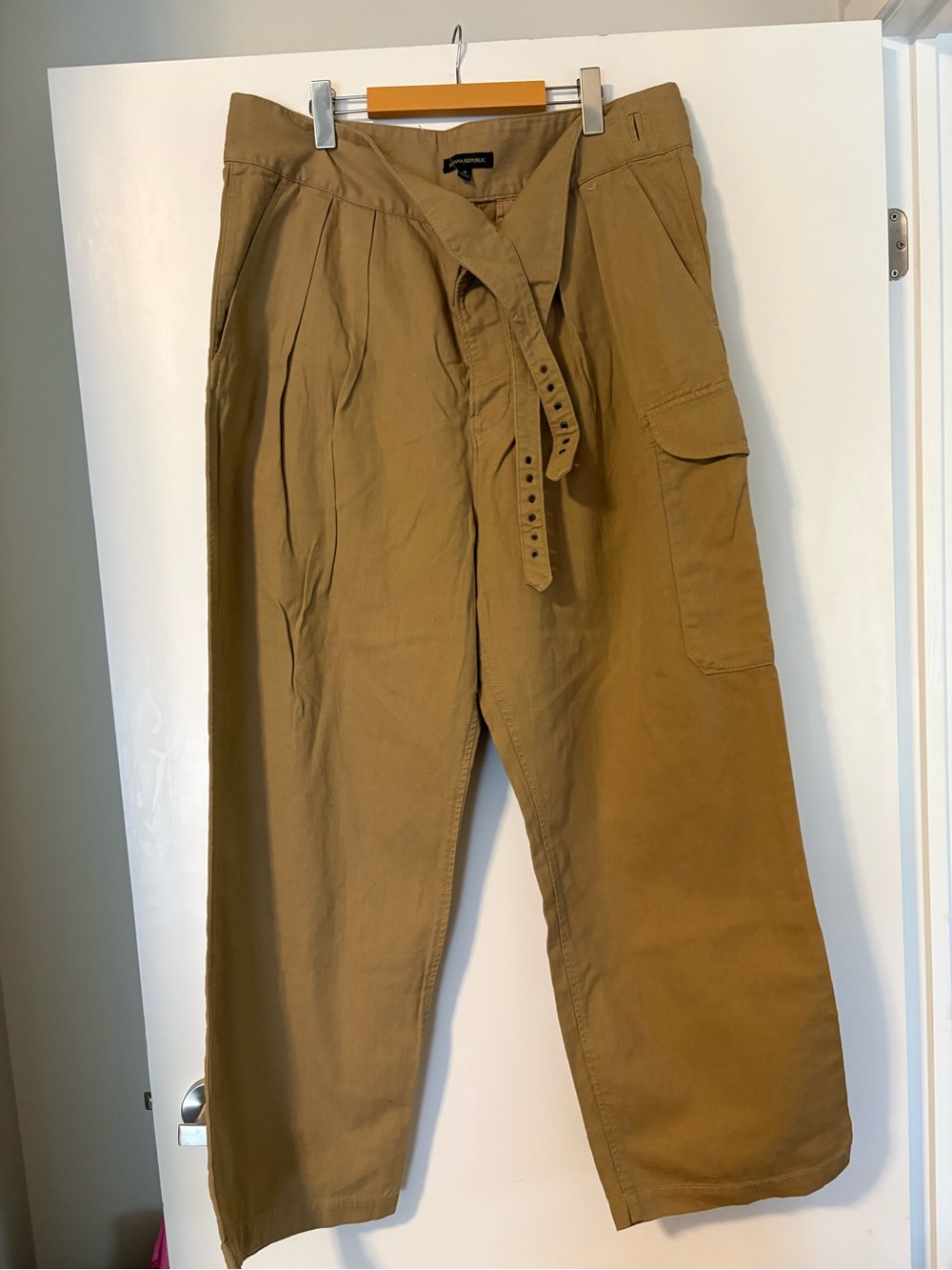 NWOT Banana Republic Women's Cargo Tie-Waist Pants in Tan